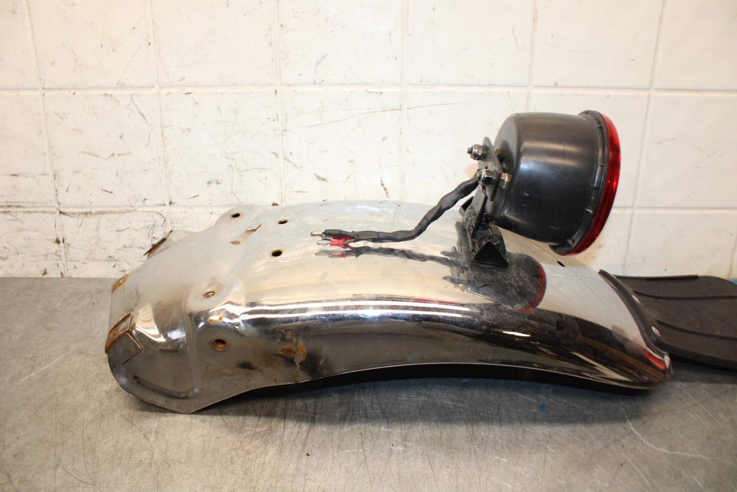 1977 Yamaha XS750 REAR BACK WHEEL FENDER MUD GUARD BB554