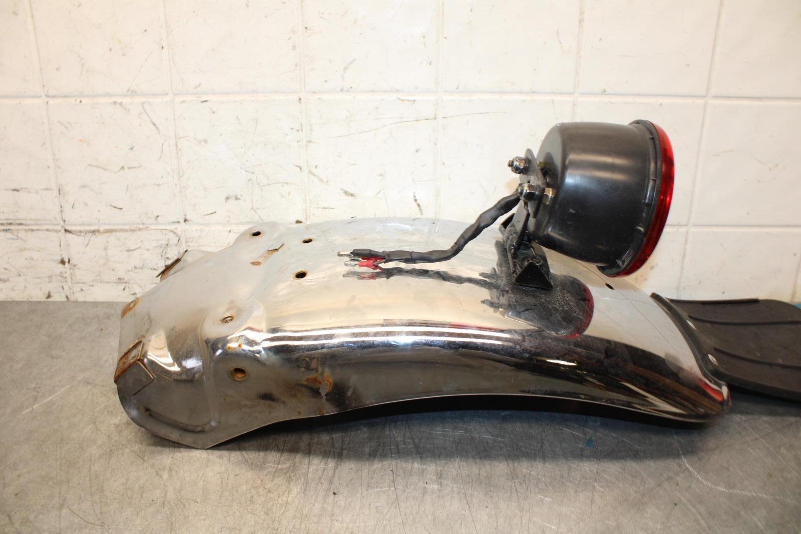 1977 Yamaha XS750 REAR BACK WHEEL FENDER MUD GUARD BB554