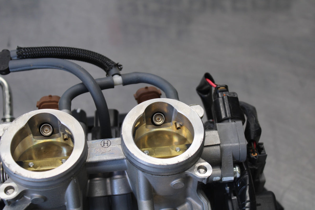15-26 SUZUKI GSXR600 MAIN FUEL INJECTORS / THROTTLE BODIES BB888