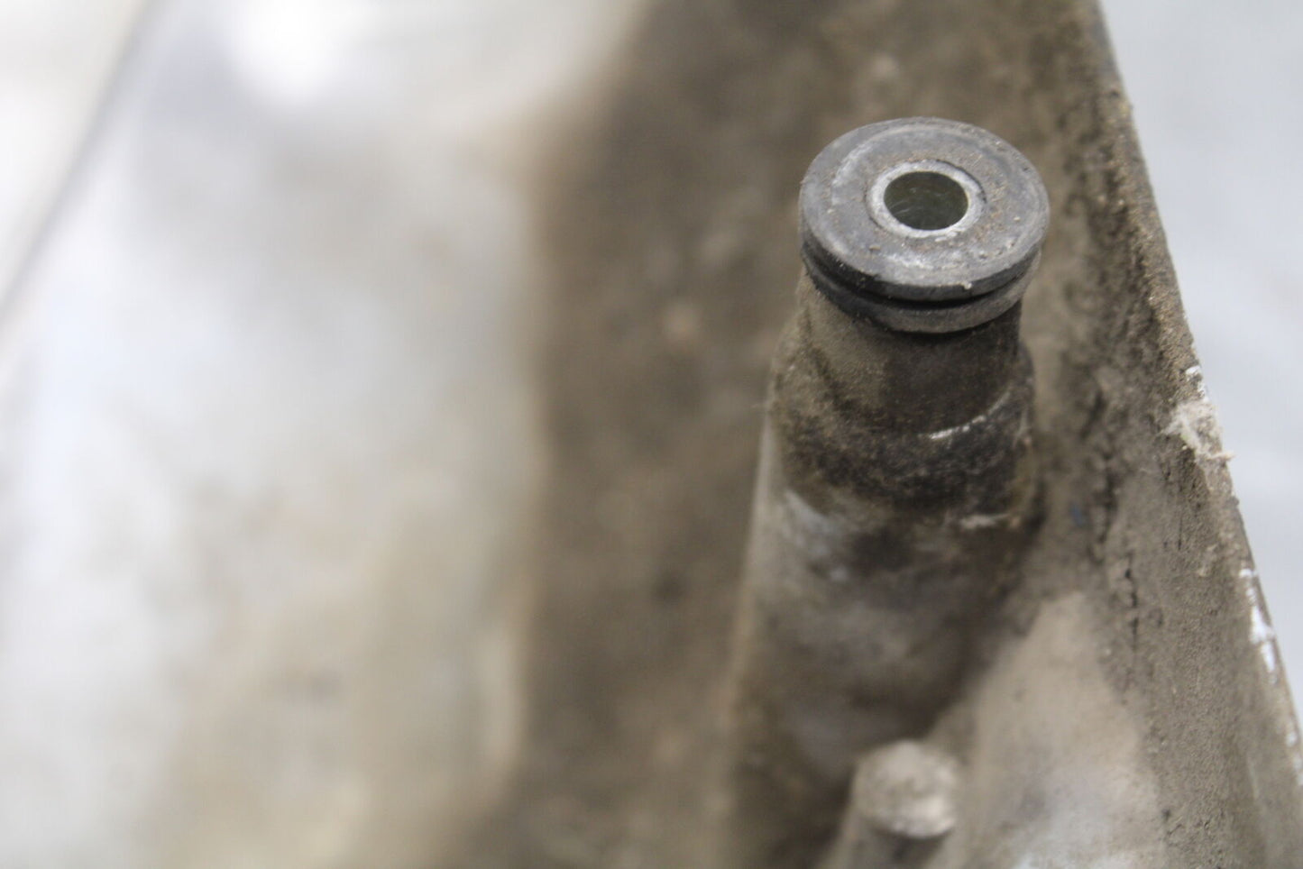 05-09 SUZUKI BOULEVARD C90 ENGINE SPROCKET COVER BB692