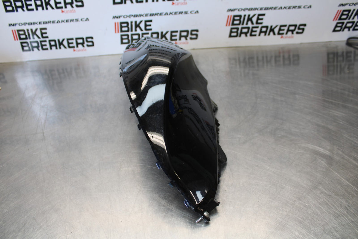 22-25 YAMAHA YZF R7 RIGHT GAS TANK FUEL CELL PANEL COVER TRIM COWL BB176