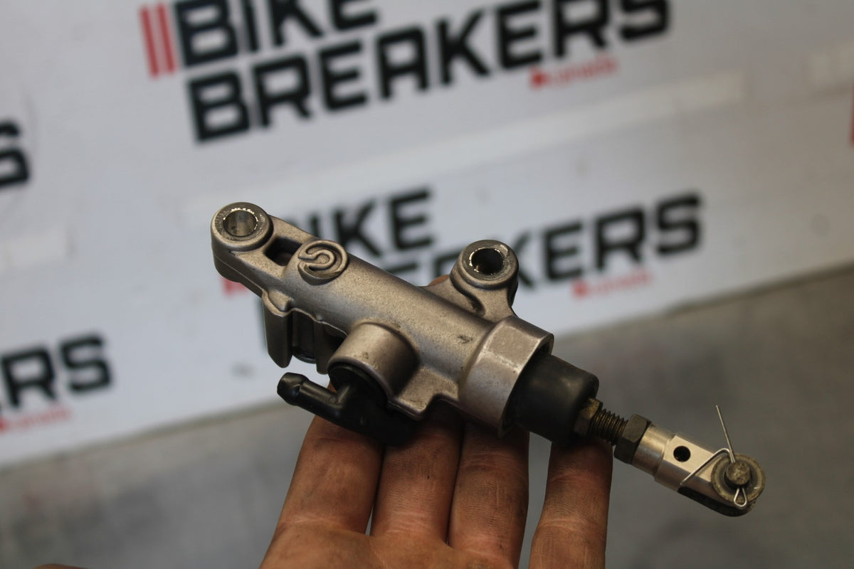 05 YAMAHA YZF R6 REAR BACK BRAKE MASTER CYLINDER W RESERVOIR BB894