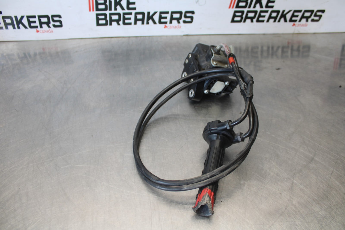 16 APRILIA TUONO V4 1100 RIGHT THROTTLE GRIP THROTTLE CABLES/ ACCELERATOR BB905