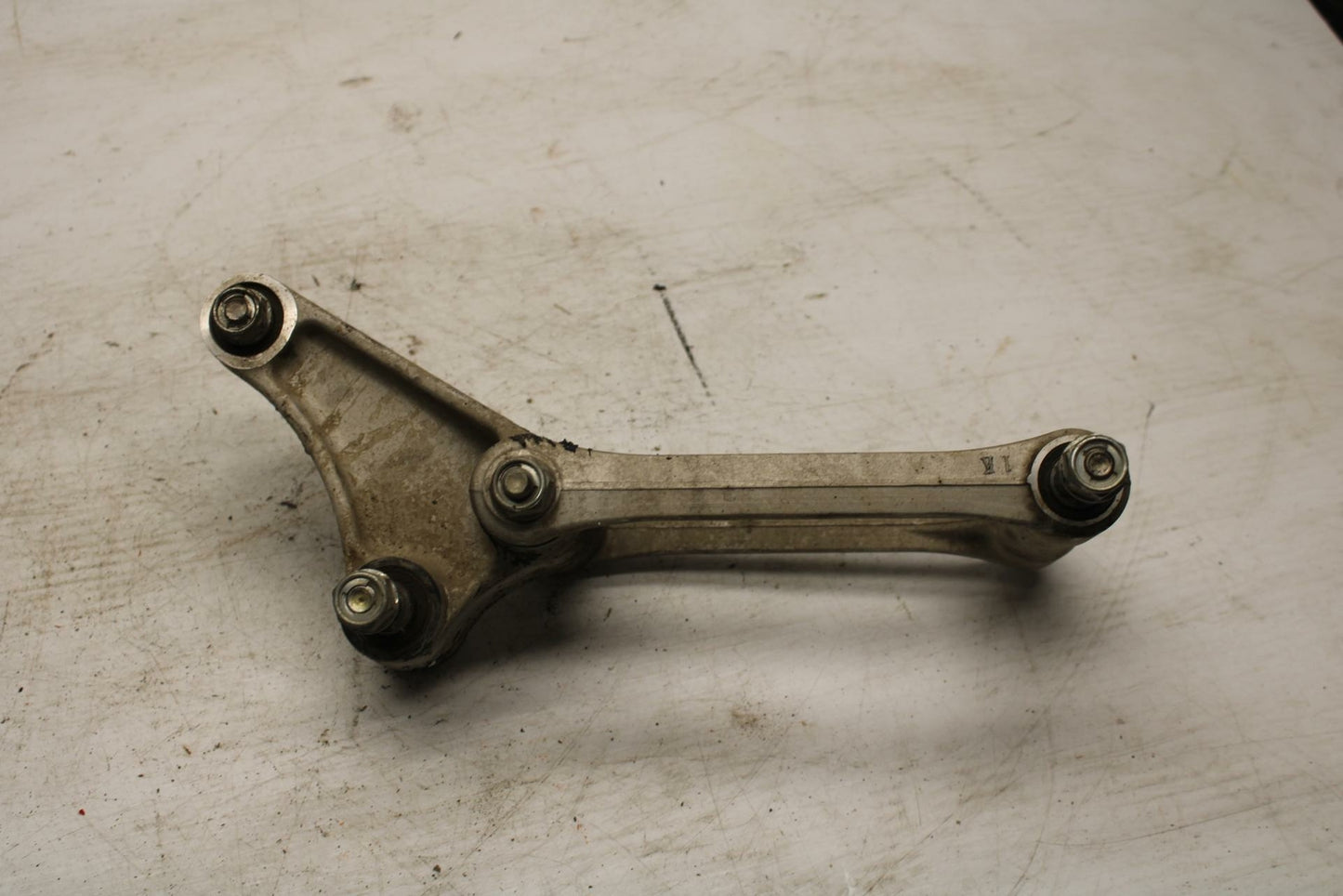 04-05 HONDA CBR1000RR REAR DOGBONE SHOCK LINKAGE LINK BB285