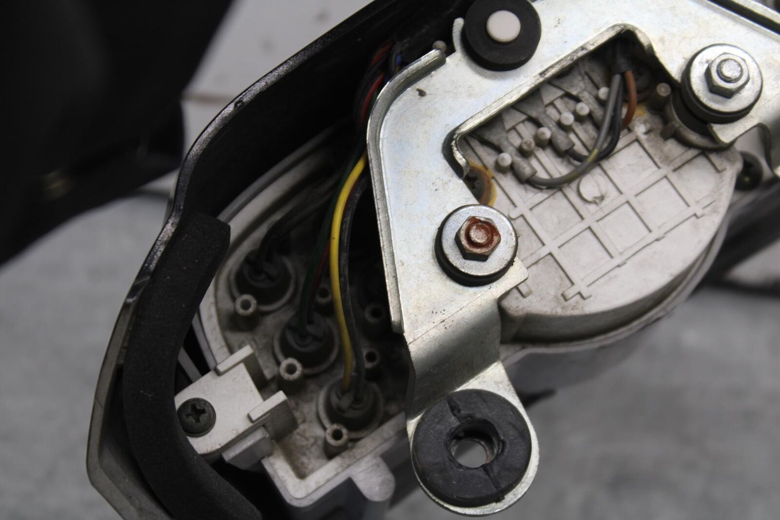 93-07 YAMAHA VMAX 1200 GAUGES METER TACH BB634