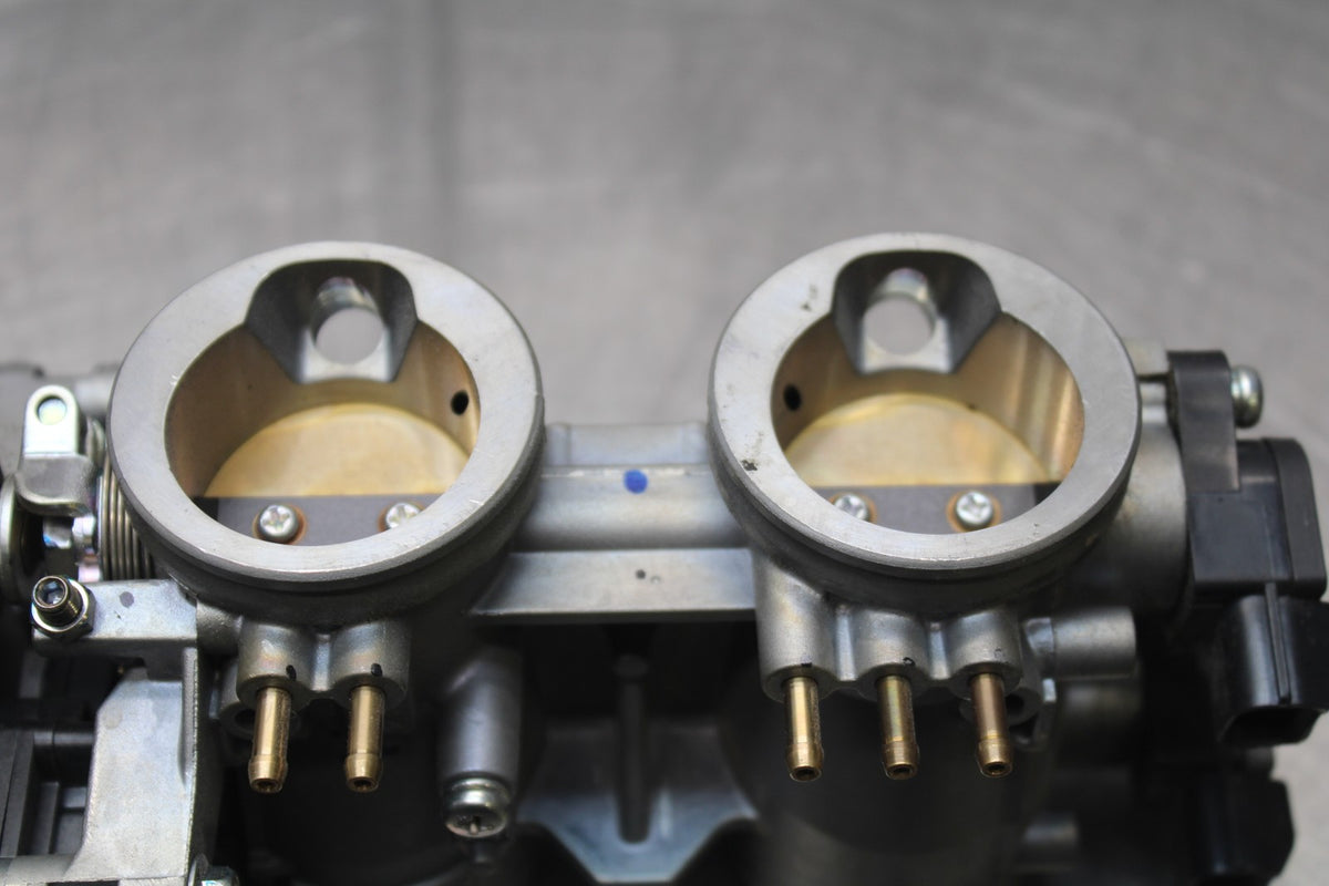 24-25 KAWASAKI NINJA ZX6R MAIN FUEL INJECTORS / THROTTLE BODIES BB785-CH