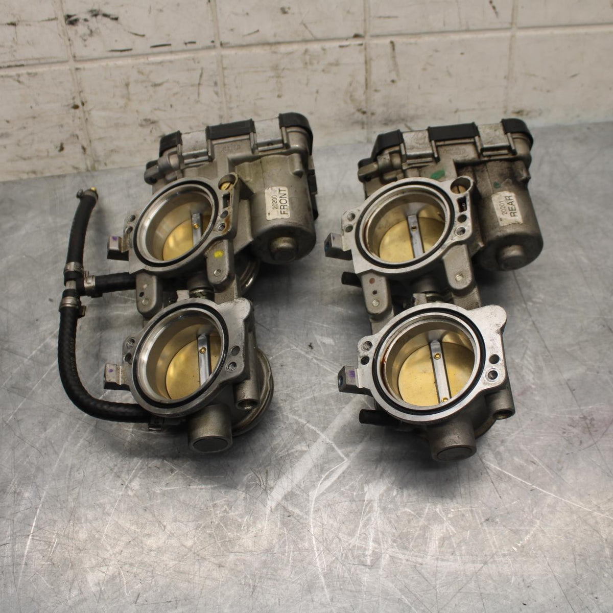 2010 Aprilia RSV1000R MAIN FUEL INJECTORS / THROTTLE BODIES BB513