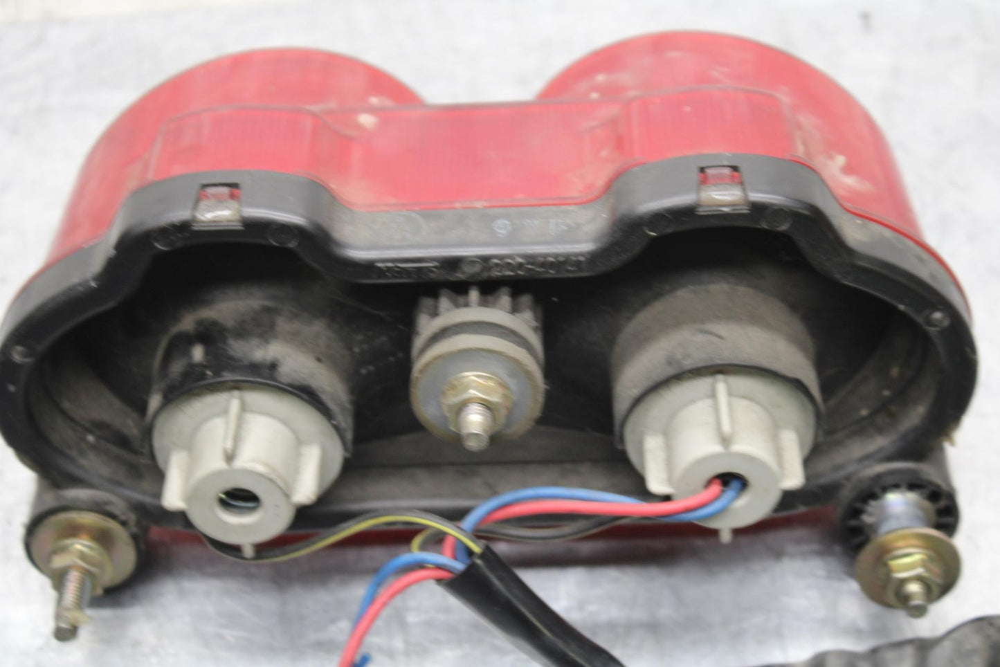 2000 Kawasaki Ninja ZX9R REAR TAIL TAILLIGHT BACK BRAKE LIGHT 23025-1301  BB70