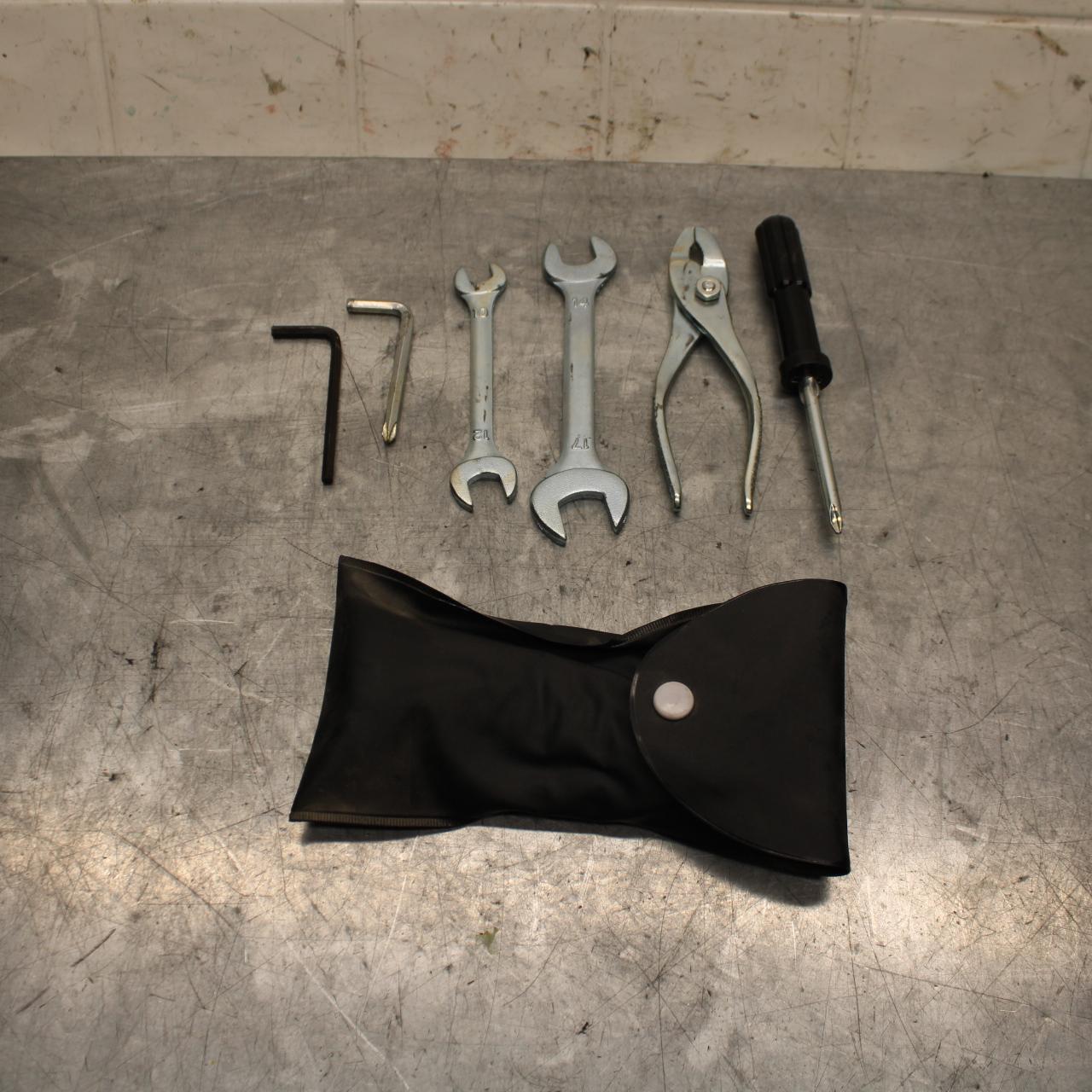 2017 Suzuki GSXR600 STOCK TOOLS OEM TOOL BAG KIT SET 09800-21100 BB598