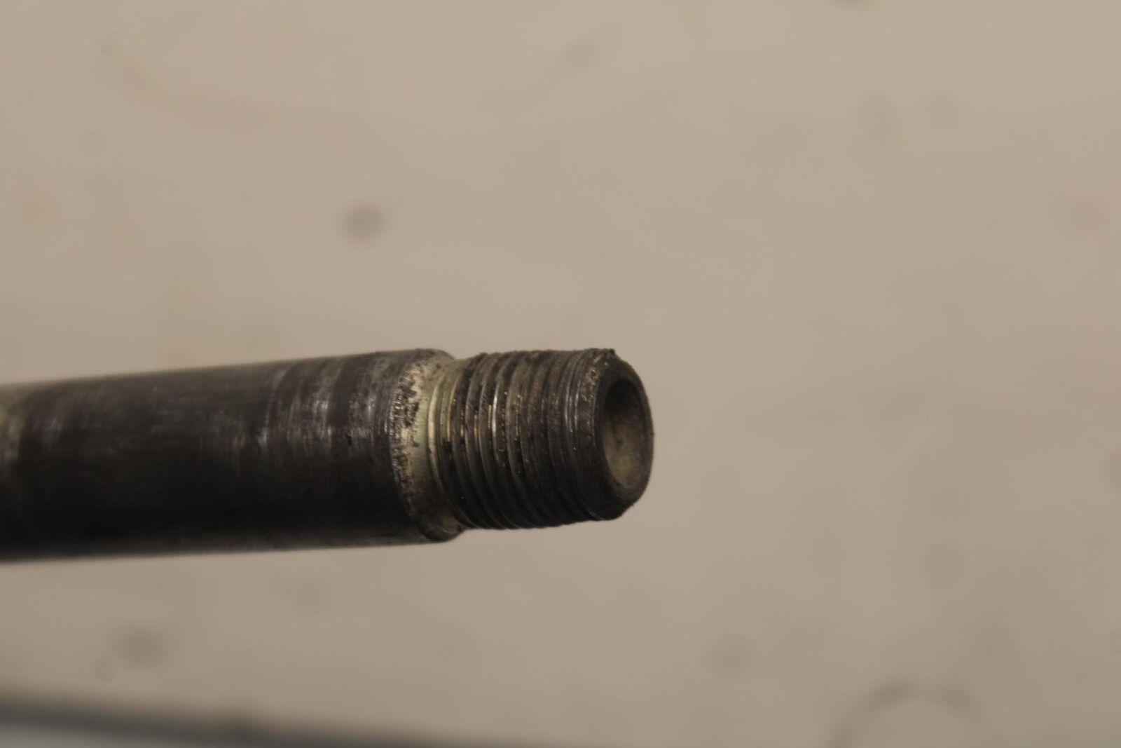 2004 Honda CBR600F4i REAR AXLE BACK WHEEL RIM BOLT AXEL 42301-MAS-000 BB606