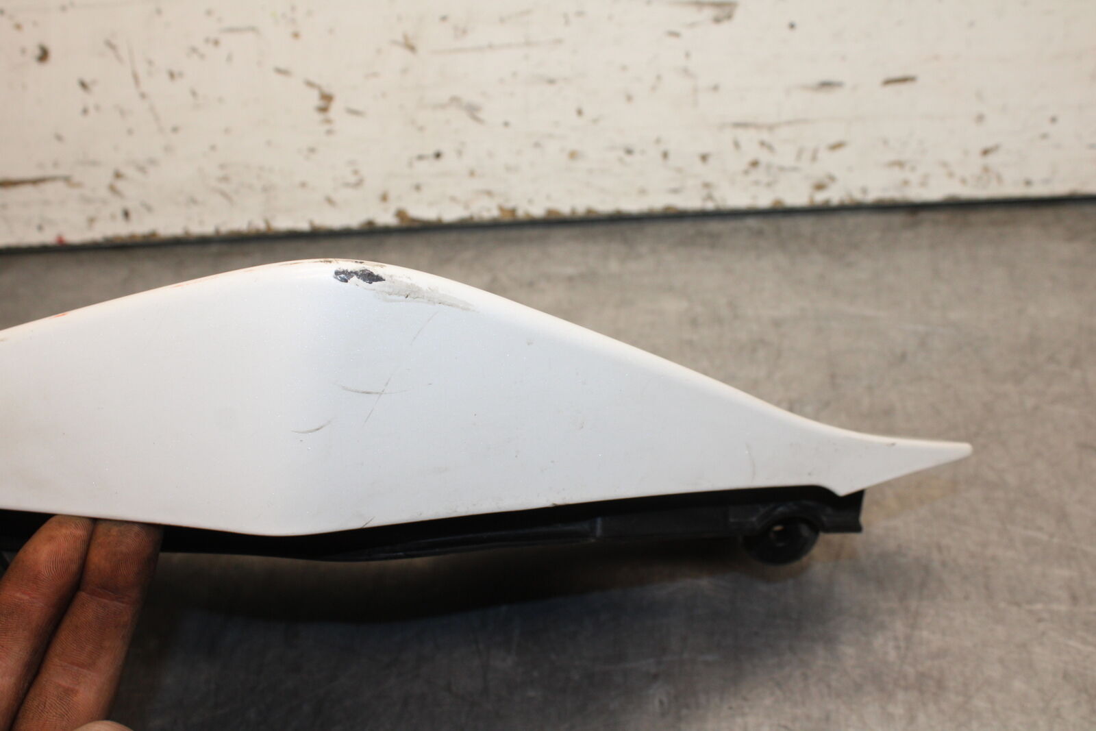 15-16 HONDA CB300F LEFT REAR BACK TAIL FAIRING COWL SHROUD BB740