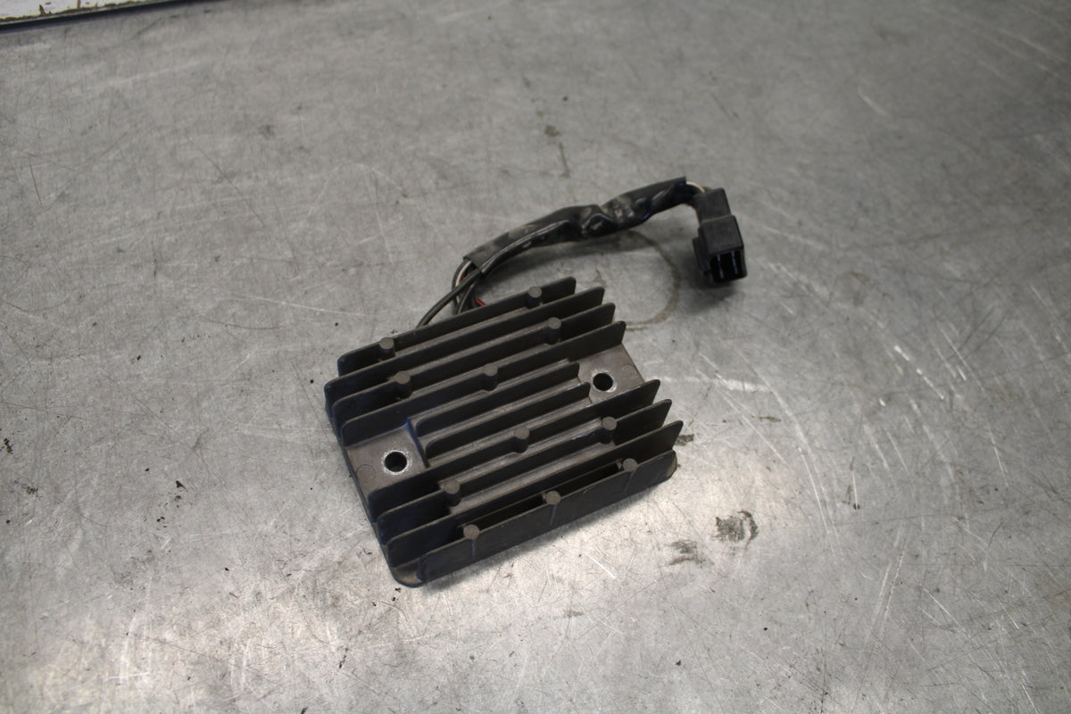04 SUZUKI GSXR600 RECTIFIER VOLTAGE REGULATOR 32800-33E21 BB676