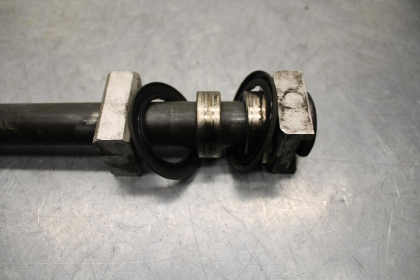 2005 Yamaha YZF R6 REAR AXLE BACK WHEEL RIM PIVOT BOLT AXEL 5SL-25381-00-00 BB62