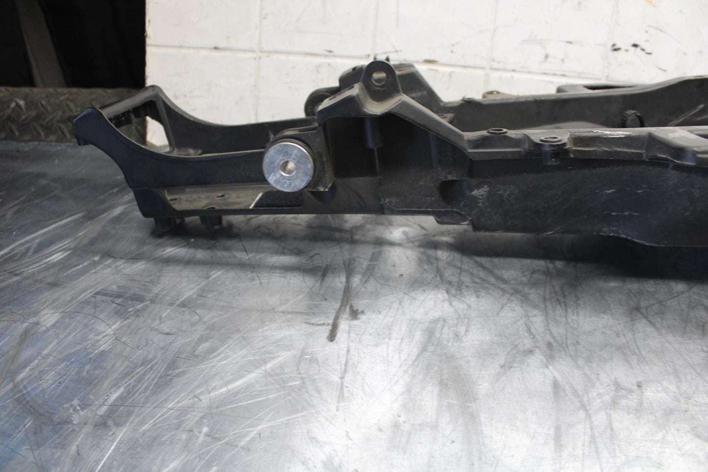 04-06 YAMAHA YZF R1 REAR SUBFRAME BACK SUB FRAME 5VY-21190-00-00 BB491