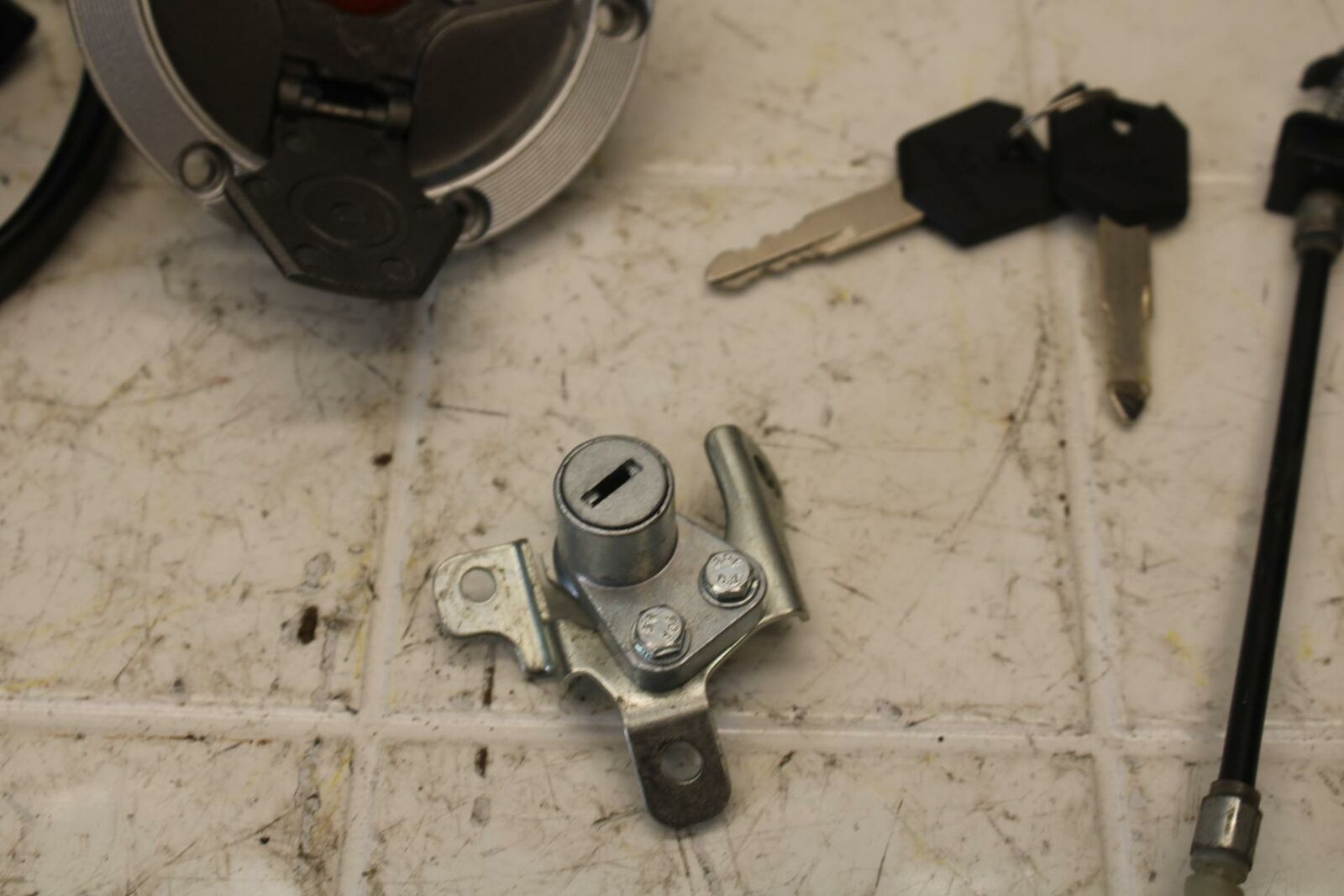 15 KAWASAKI NINJA EX300 ABS AFTERMARKET IGNITION LOCK KEY SET W/ GAS CAP BB14