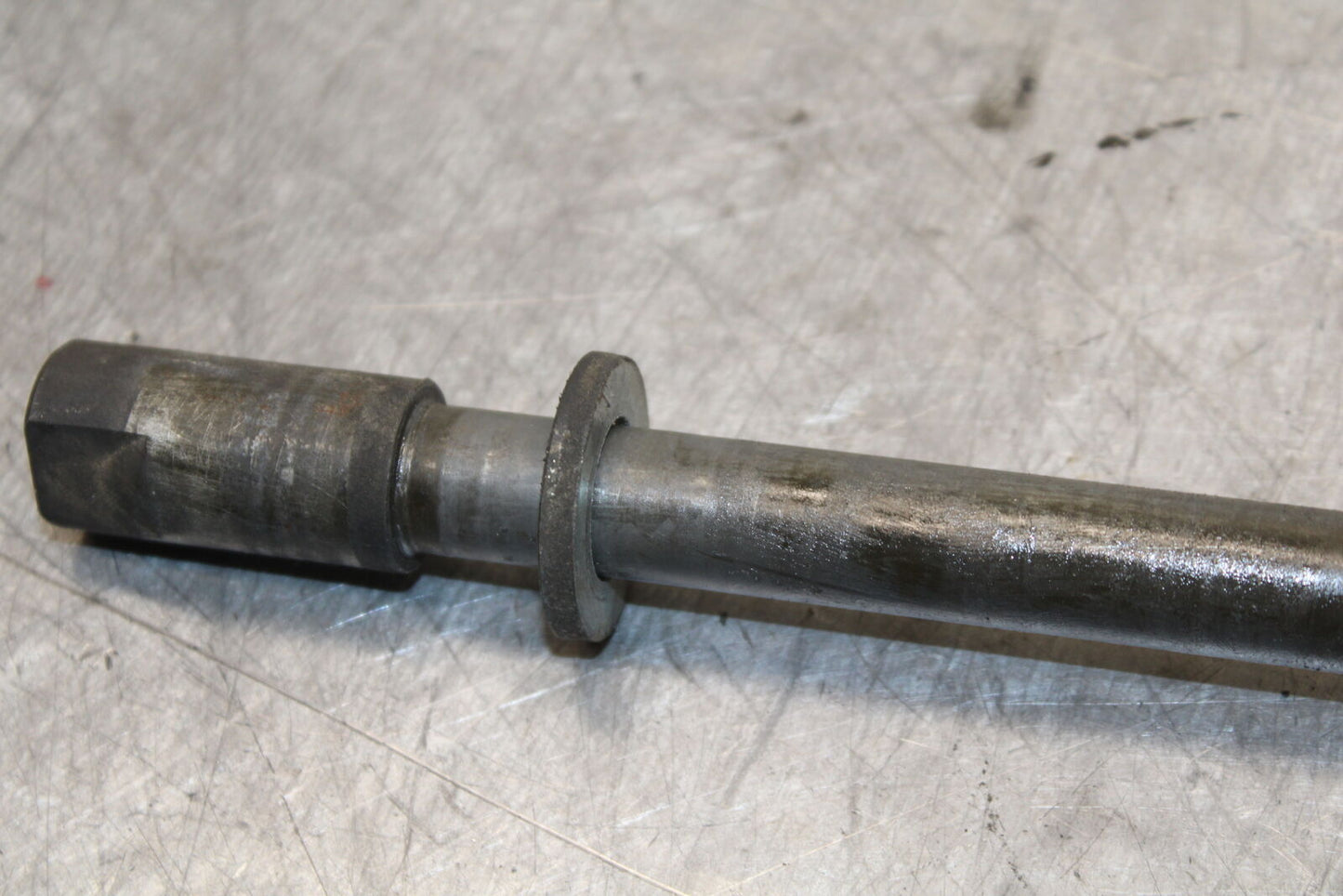 99-00 YAMAHA V STAR 1100 REAR AXLE BACK WHEEL RIM PIVOT BOLT AXEL BB711