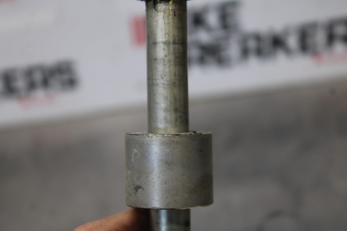 07 SUZUKI BOULEVARD M50 REAR AXLE BACK WHEEL RIM PIVOT BOLT AXEL BB897