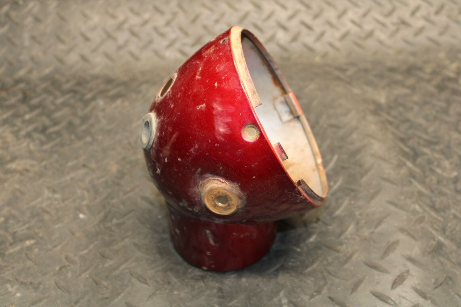 71 YAMAHA L5 HEADLIGHT BUCKET  BB230