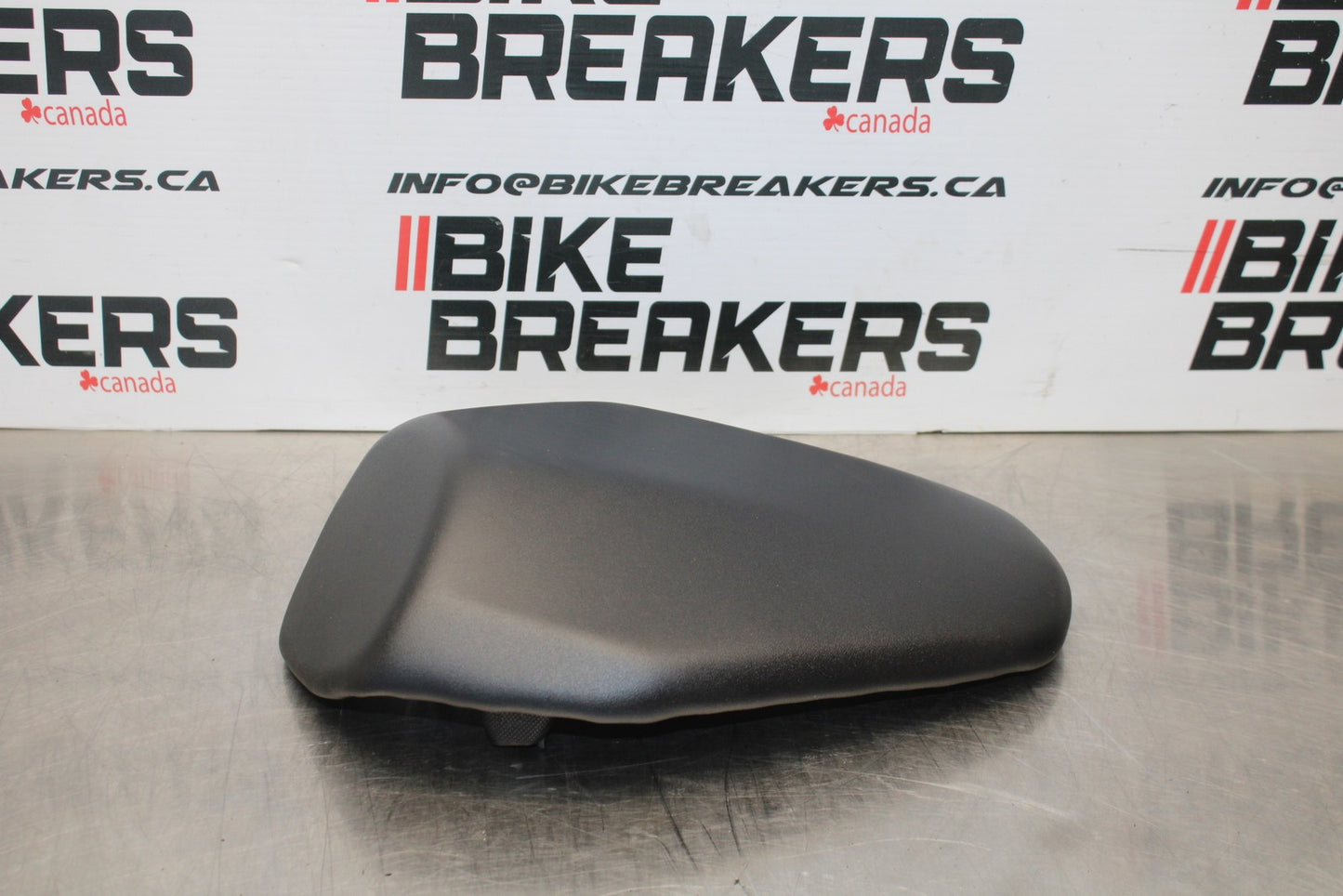 24-25 KAWASAKI NINJA ZX4R REAR PASSENGER TANDEM SEAT PAD SADDLE PILLION BB610