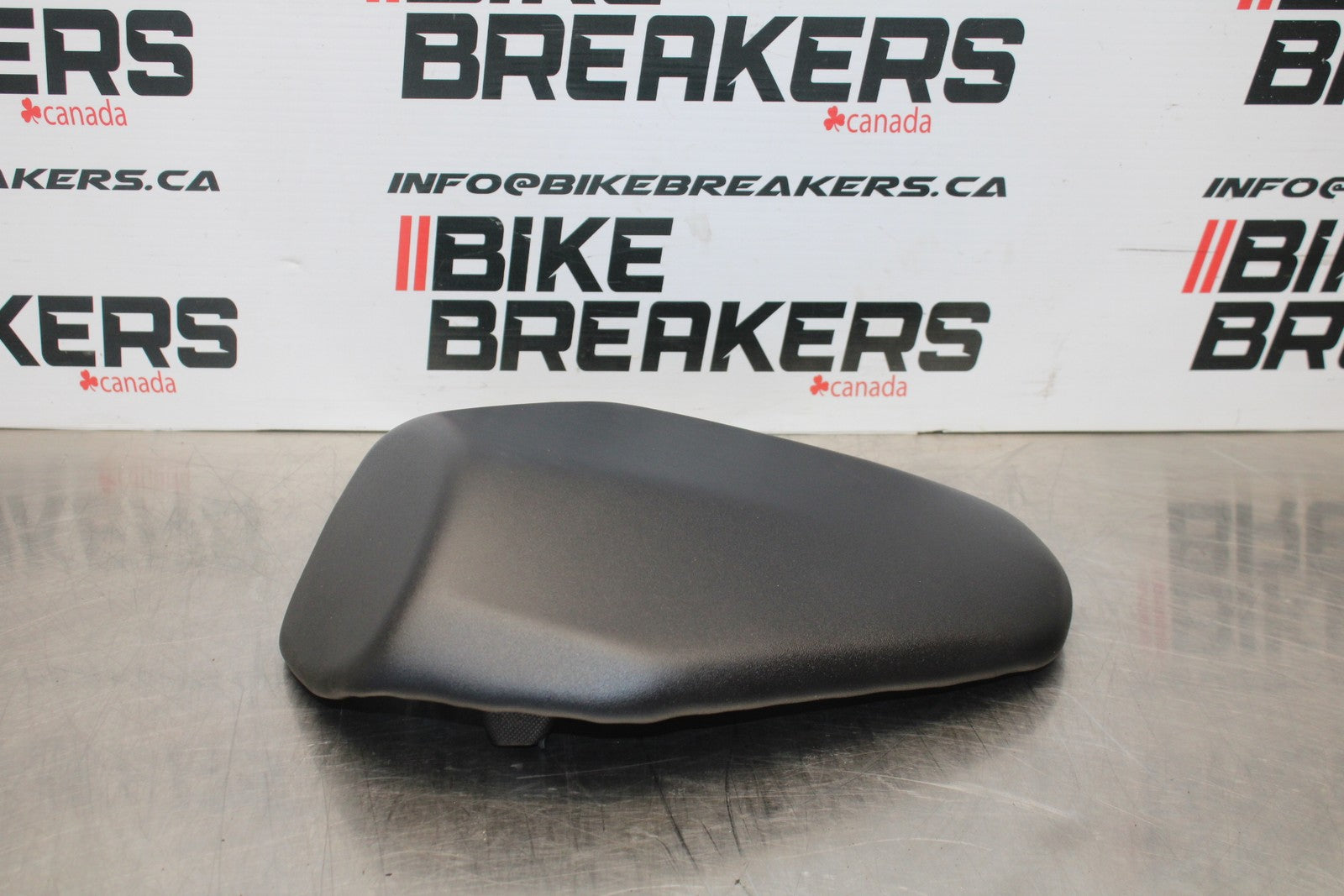 24-25 KAWASAKI NINJA ZX4R REAR PASSENGER TANDEM SEAT PAD SADDLE PILLION BB610
