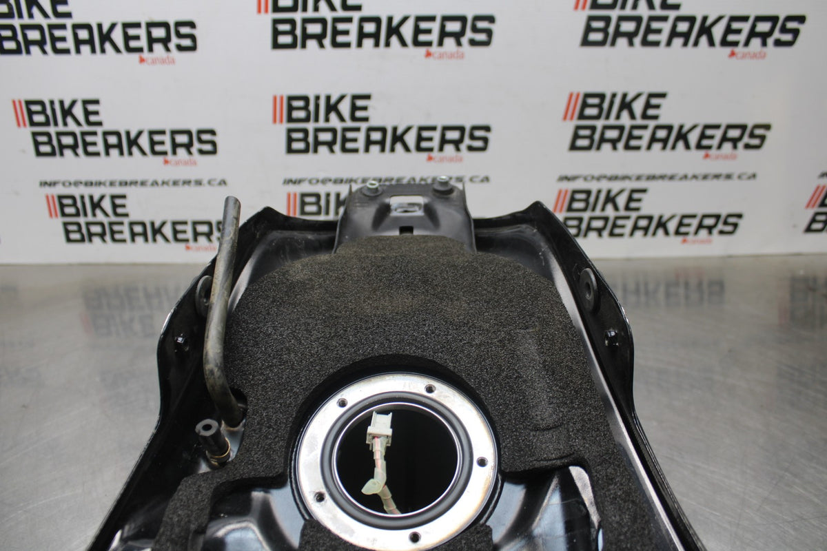 15 SUZUKI GW250F GAS TANK FUEL CELL PETROL RESERVOIR BB789