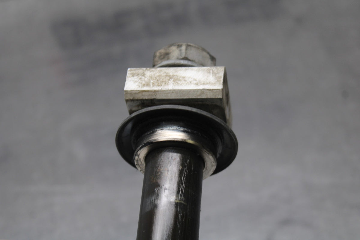 05 YAMAHA YZF R6 REAR AXLE BACK WHEEL RIM PIVOT BOLT AXEL BB858