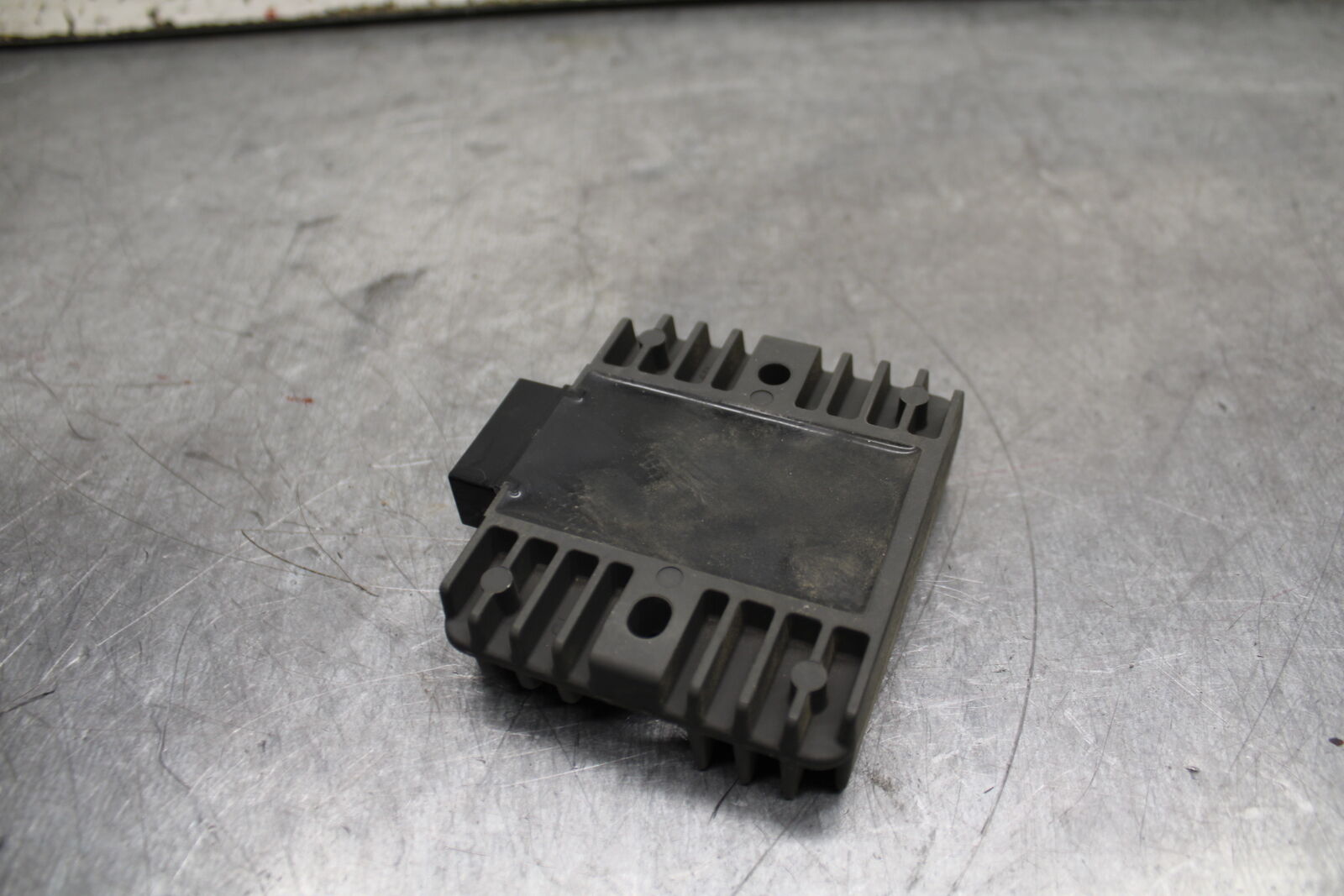 19-24 YAMAHA R3 RECTIFIER VOLTAGE REGULATOR BB736