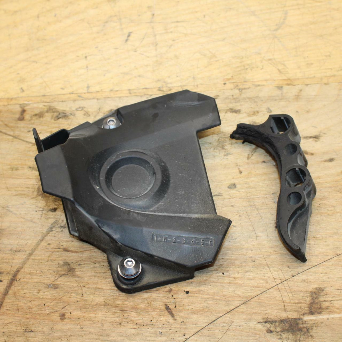 14-17 YAMAHA FZ09 ENGINE SPROCKET COVER BB321