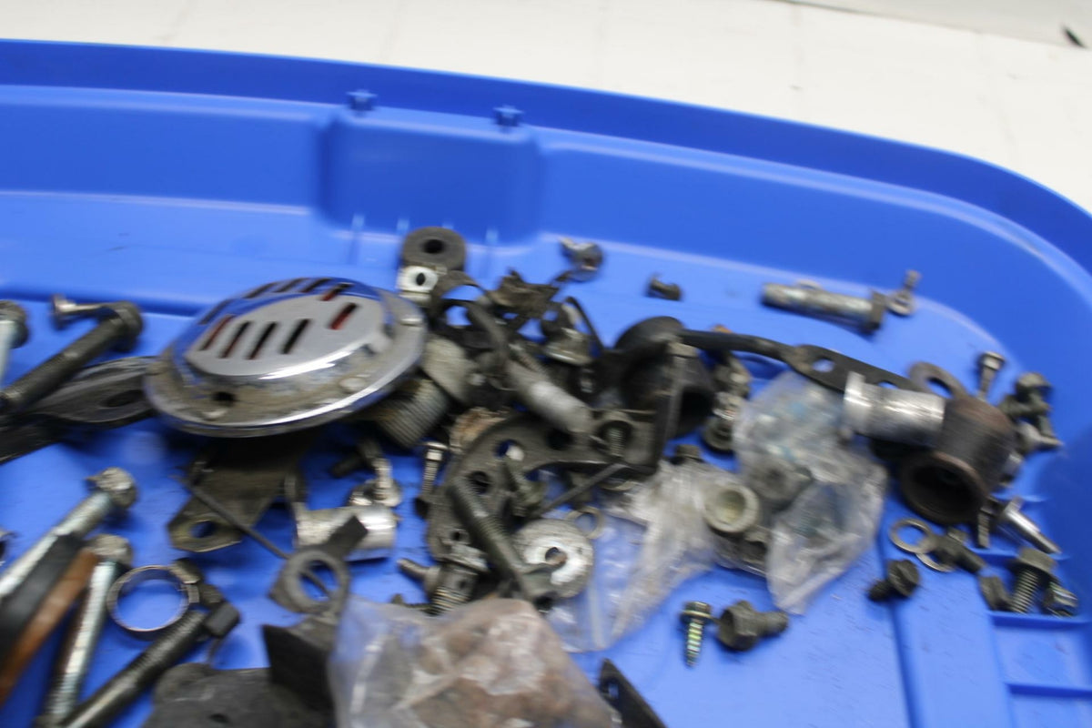 99 SUZUKI GSXR600 HARDWARE BB19 