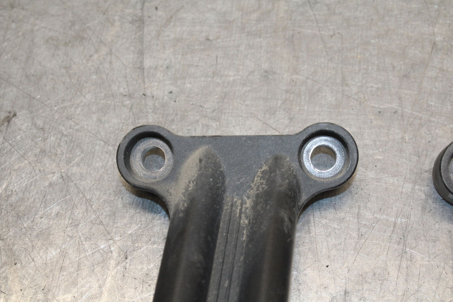 05-06 YAMAHA ROYAL STAR REAR PASSENGER FOOT STEP MOUNT BRACKET BB697