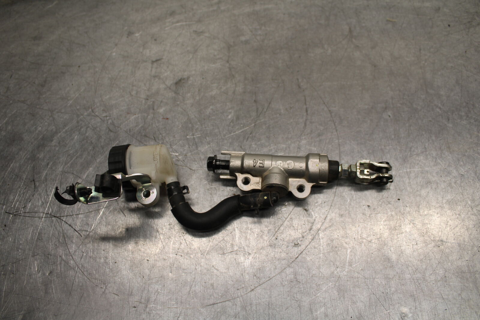 19-24 YAMAHA R3 REAR BACK BRAKE MASTER CYLINDER W RESERVOIR BB736
