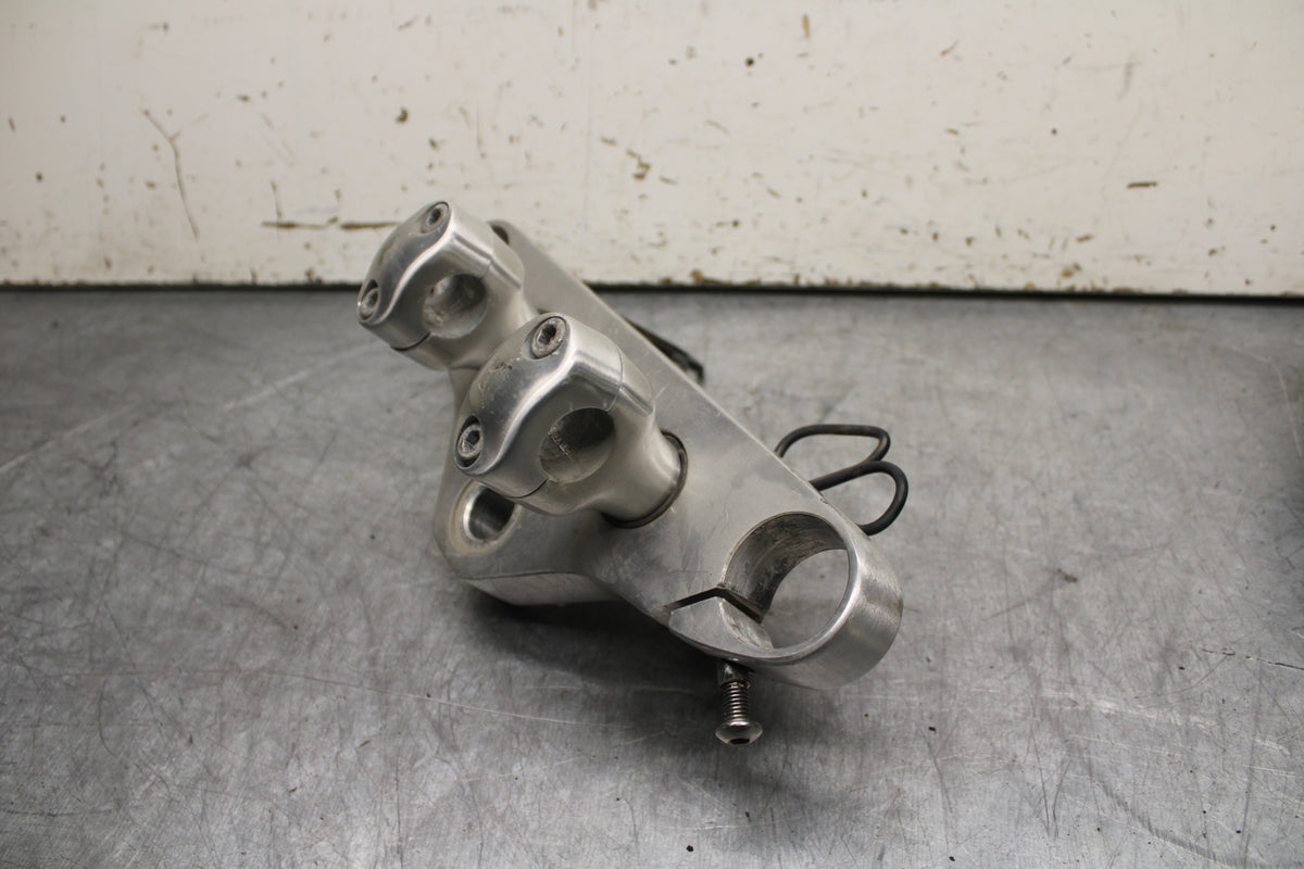 99-00 YAMAHA V STAR 1100 FORKS UPPER TRIPLE TREE CLAMP BB711