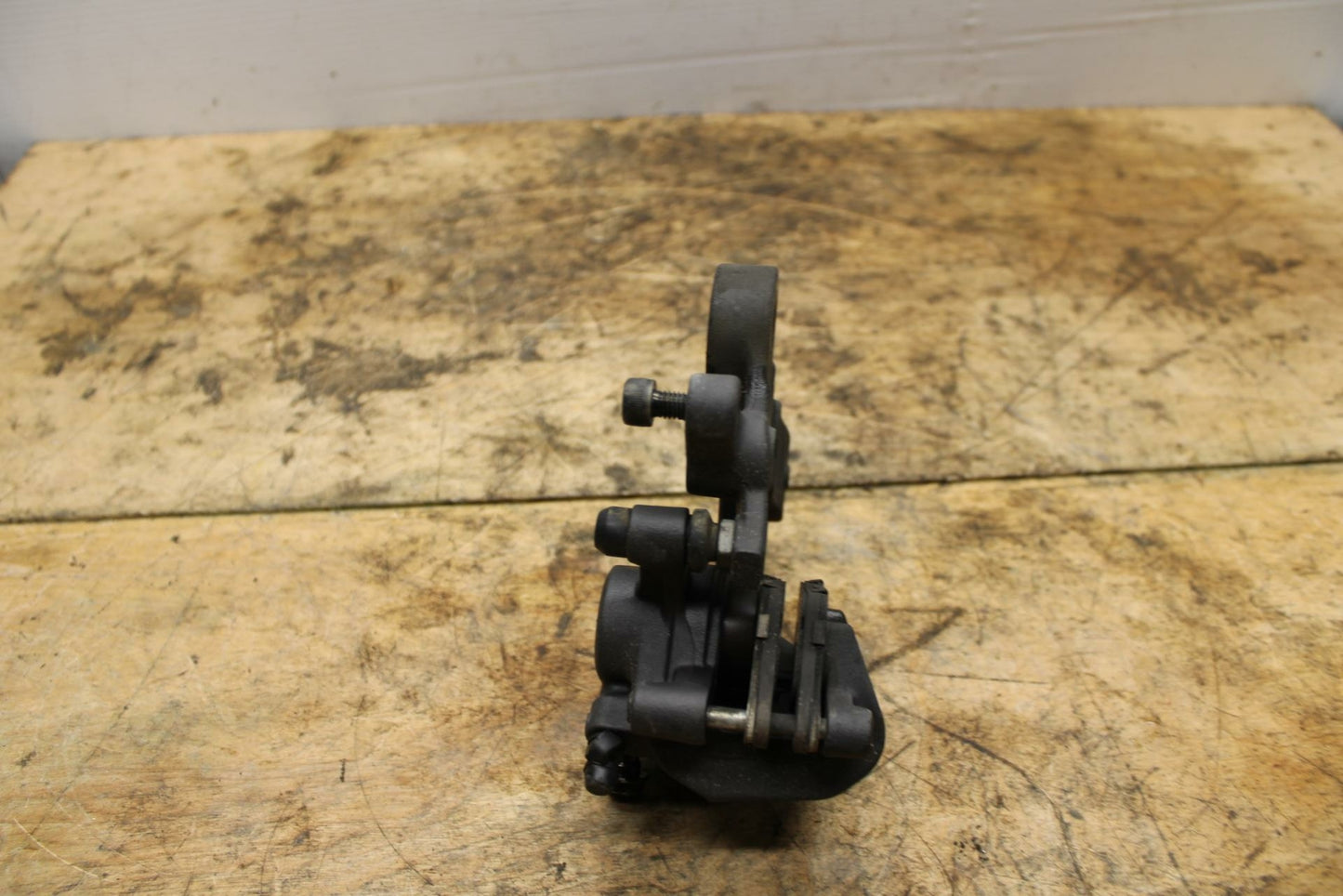 13-18 KAWASAKI NINJA ZX6R REAR BACK BRAKE CALIPER W MOUNT BRACKET BB349