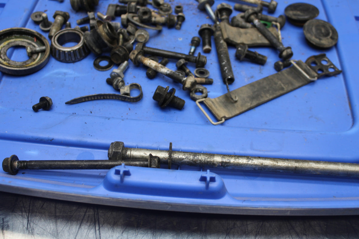 19 YAMAHA TTR230 MOUNTING BOLTS HARDWARE MOTOR SCREWS BB146