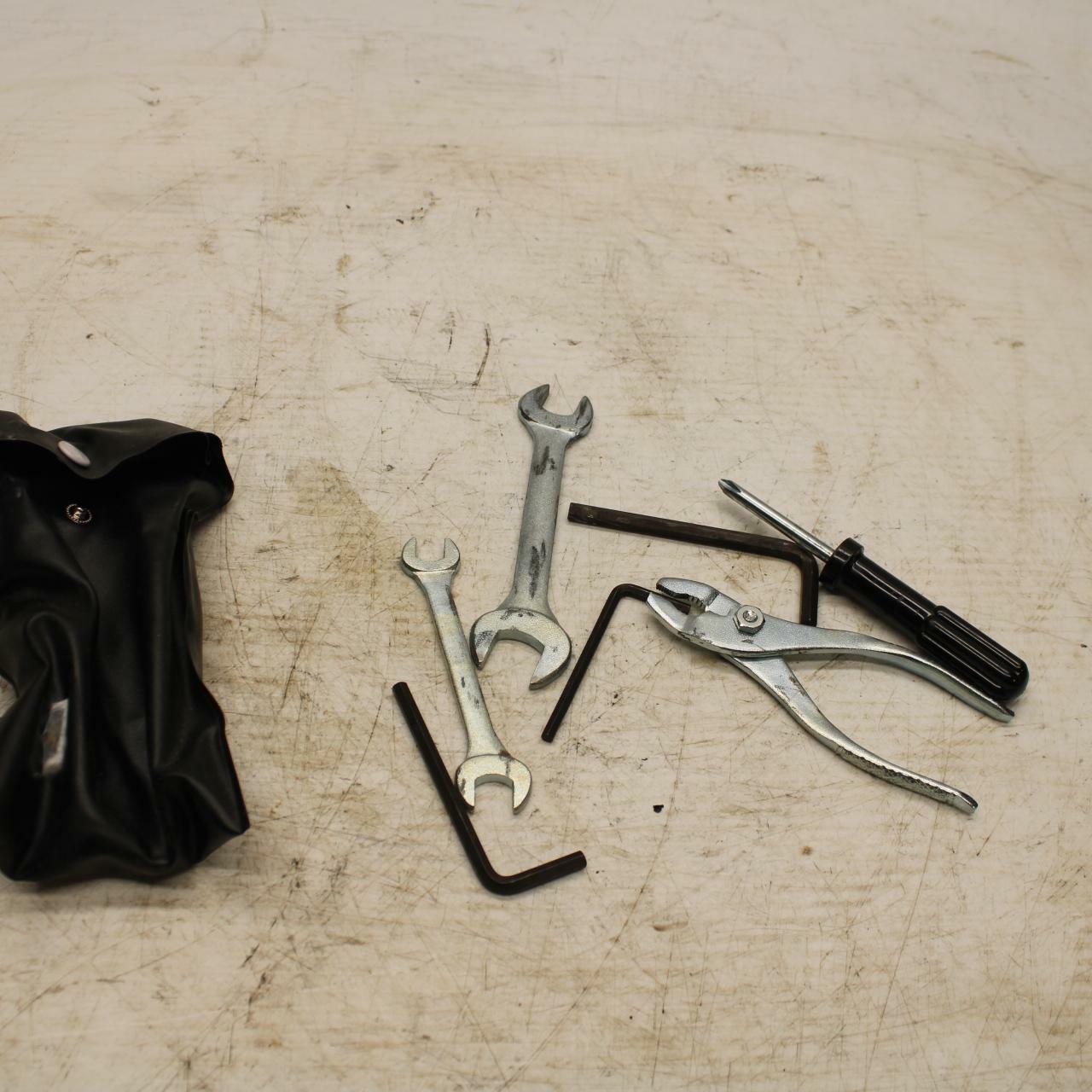 05-09 SUZUKI BOULEVARD C90 STOCK TOOLS OEM TOOL BAG KIT SET BB357