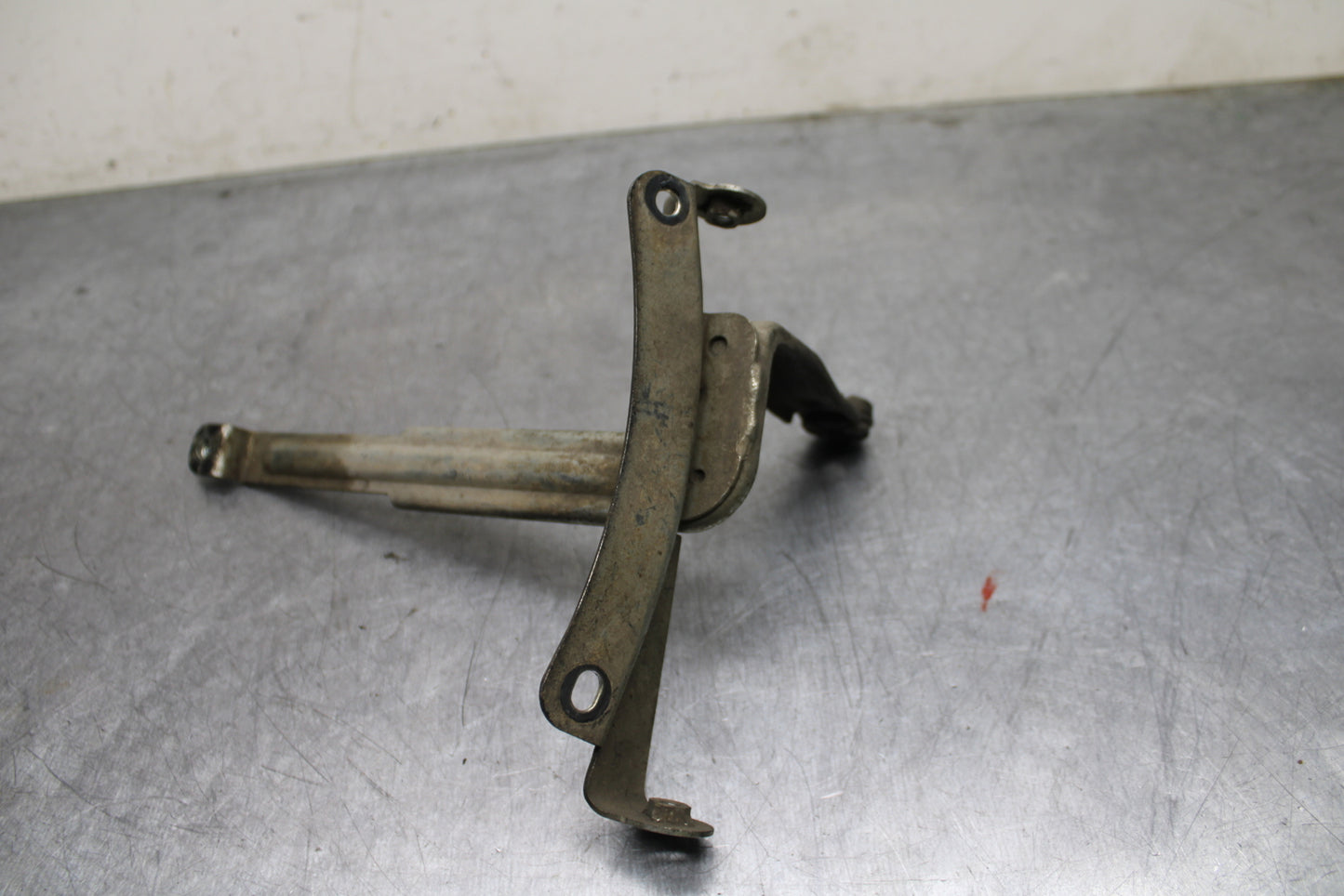 09-11 SUZUKI GSXR1000 OIL COOLER MOUNTING BRACKET MOUNT SUPPORT BB125