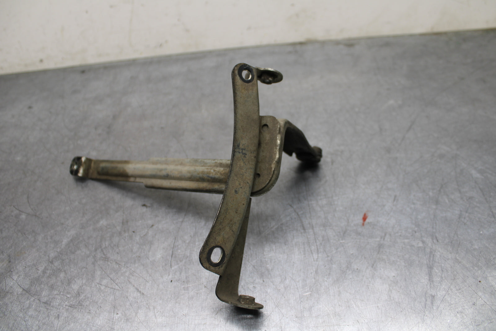 09-11 SUZUKI GSXR1000 OIL COOLER MOUNTING BRACKET MOUNT SUPPORT BB125