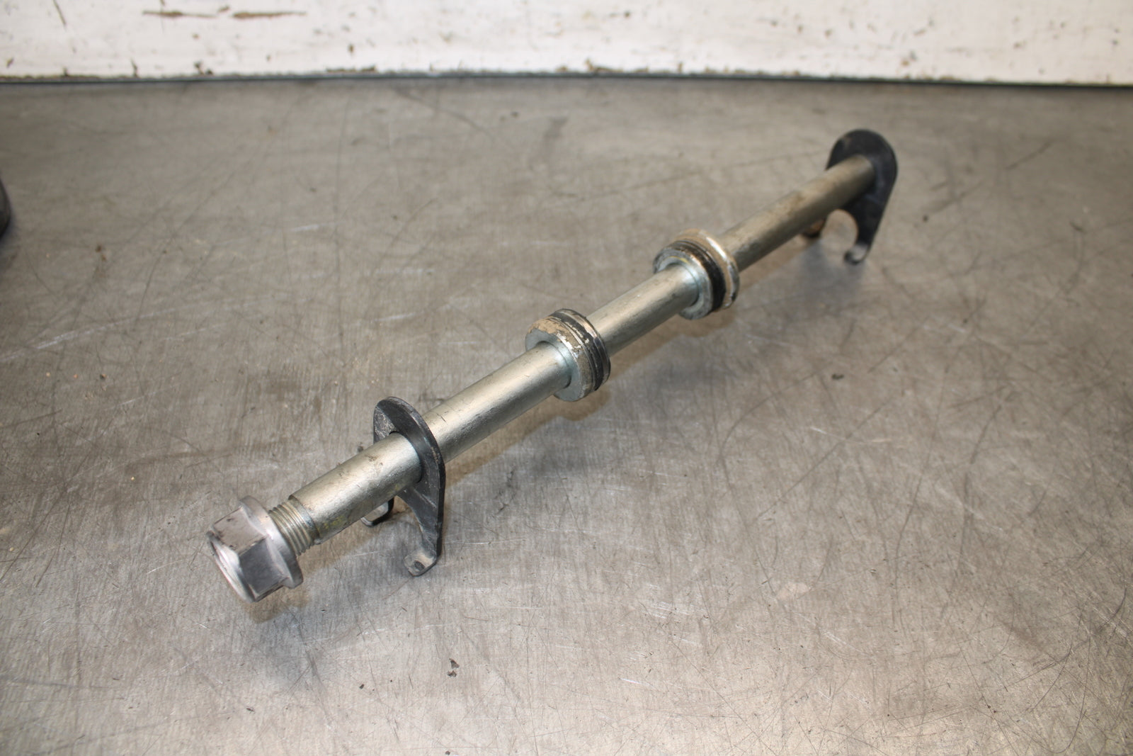 13-15 HONDA CBR500R REAR AXLE BACK WHEEL RIM PIVOT BOLT AXEL BB704