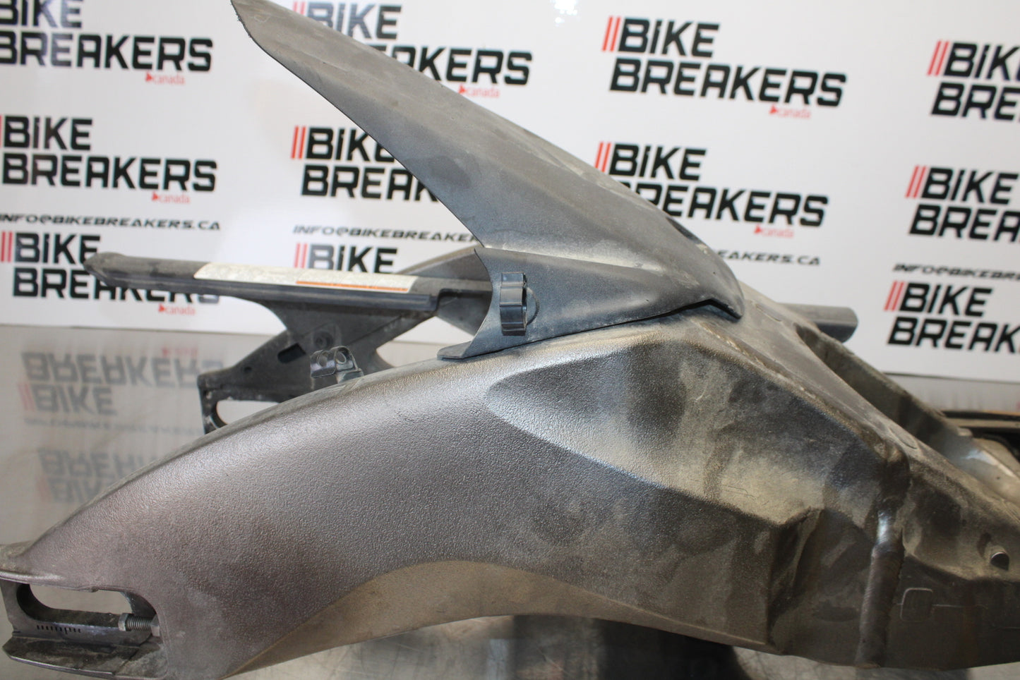 11 SUZUKI GSXR1000 REAR SWINGARM BACK SUSPENSION SWING ARM BB142