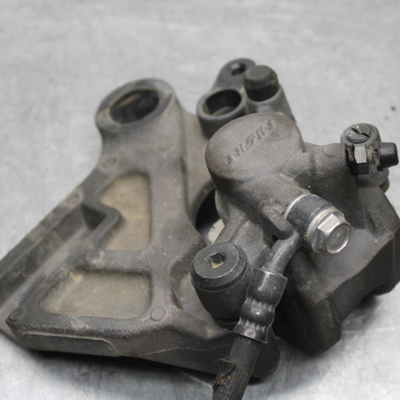 21 KAWASAKI NINJA ZX6R REAR BACK BRAKE CALIPER W MOUNT BRACKET  BB647