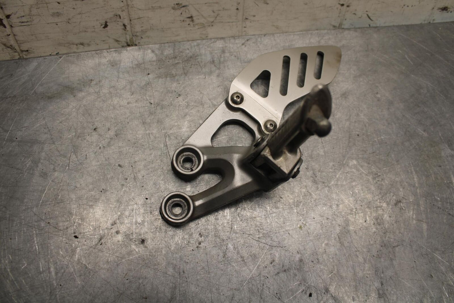 2006 Suzuki GSXR750 LEFT REARSET REAR SET DRIVER FOOT PEG REST STOP BB40