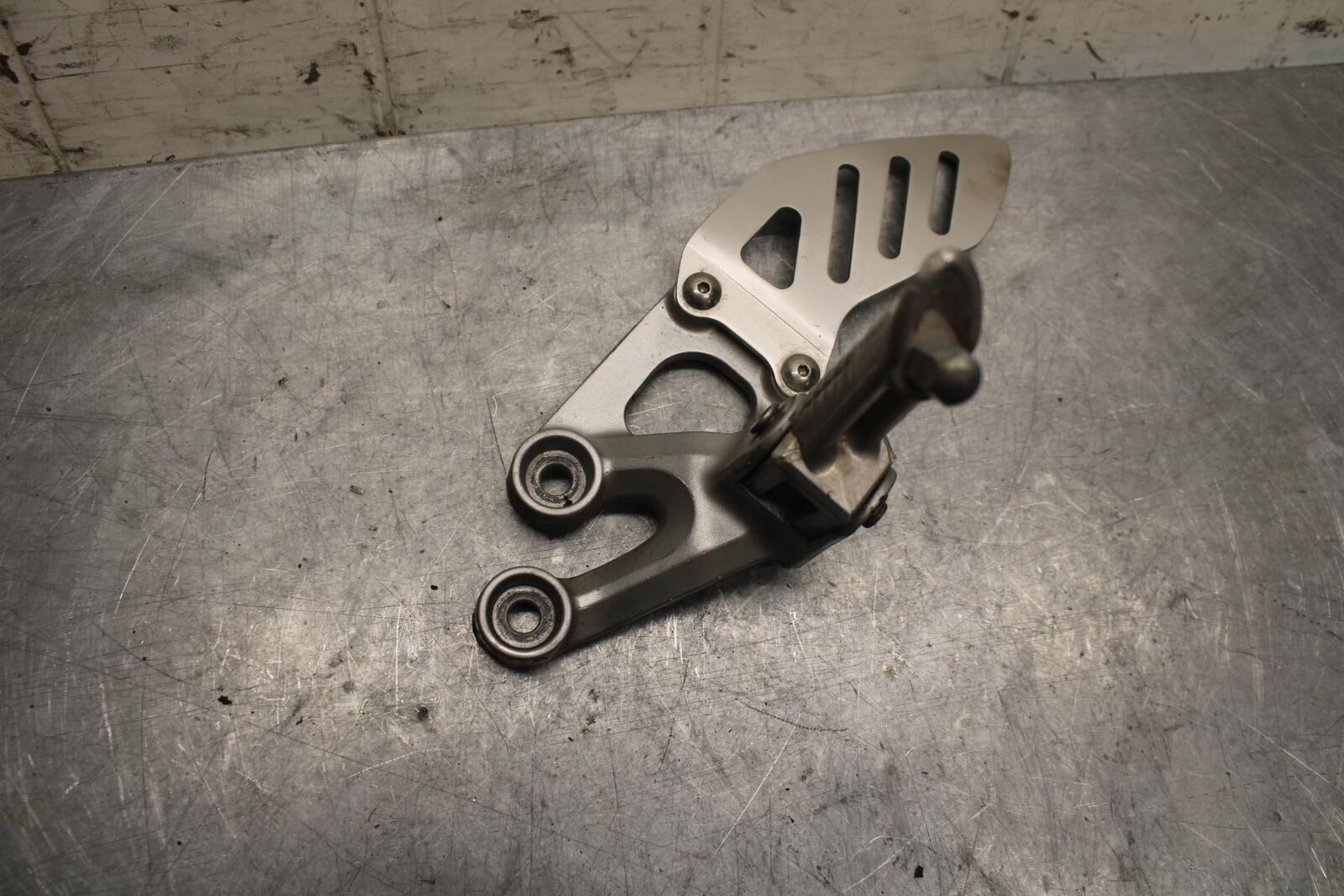 2006 Suzuki GSXR750 LEFT REARSET REAR SET DRIVER FOOT PEG REST STOP BB40