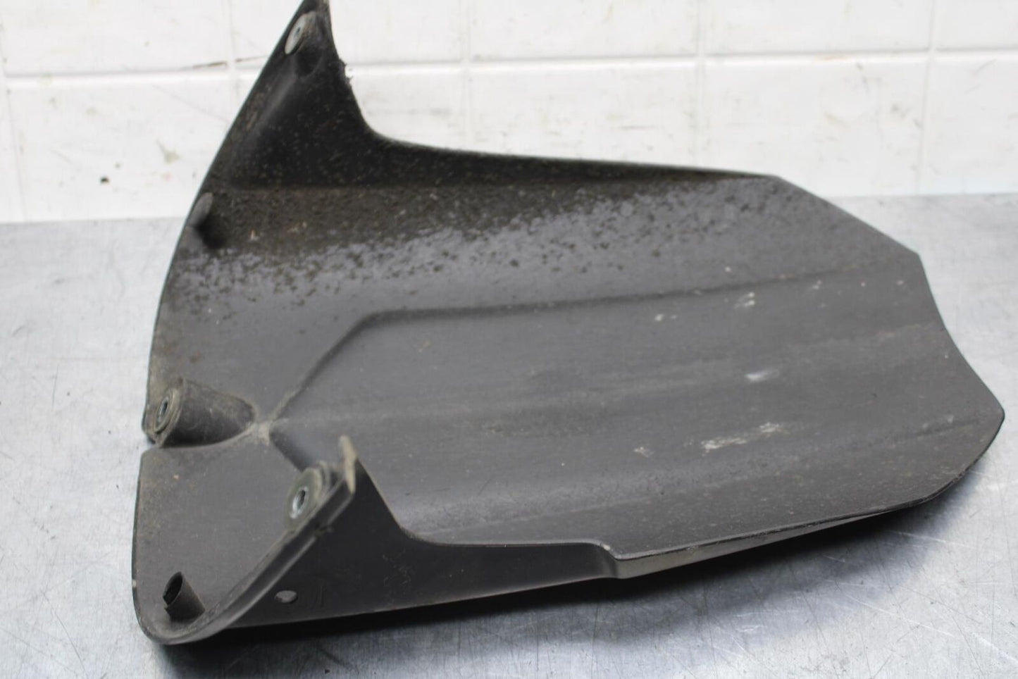 05 YAMAHA YZF R6S REAR BACK WHEEL TIRE HUGGER FENDER BB600