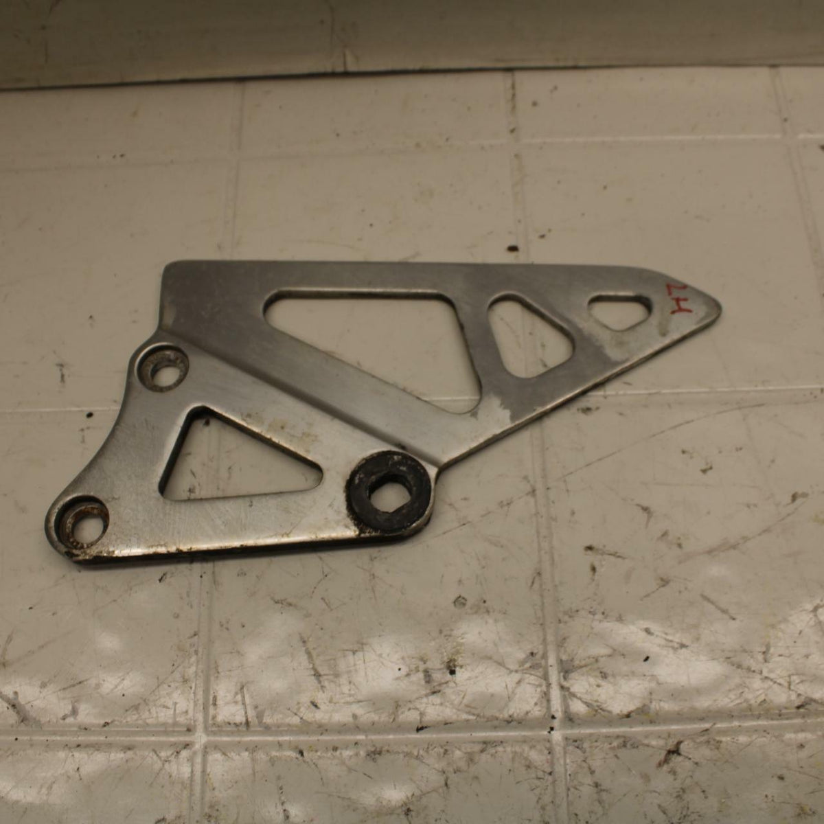 88-89 SUZUKI GSXR750J BB24 LEFT REARSET  DRIVER FOOT PEG BRACKET MOUNT  BB15