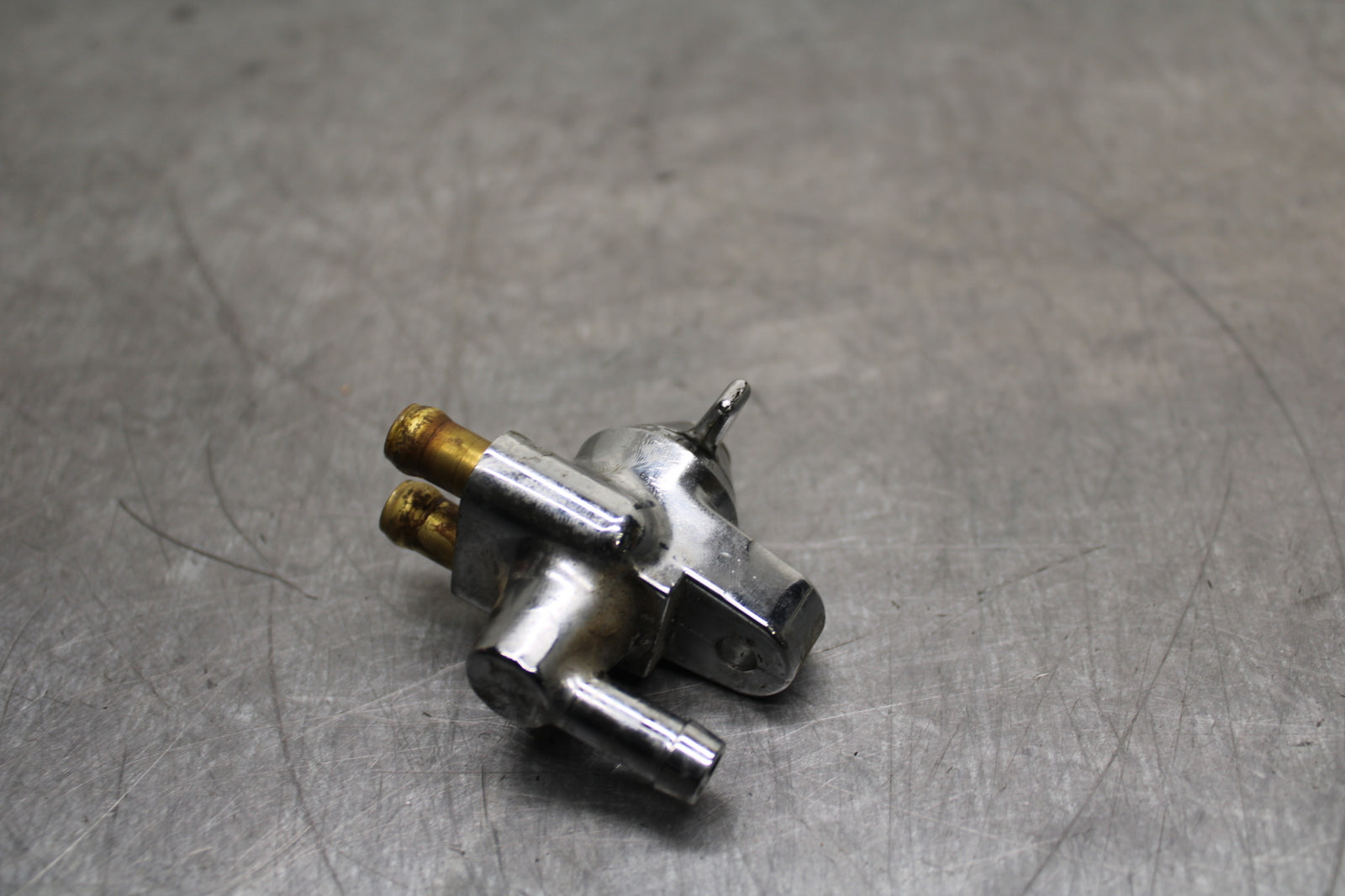 87-03 SUZUKI INTRUDER 1400 VS1400GLP GAS TANK FUEL PETCOCK BB752