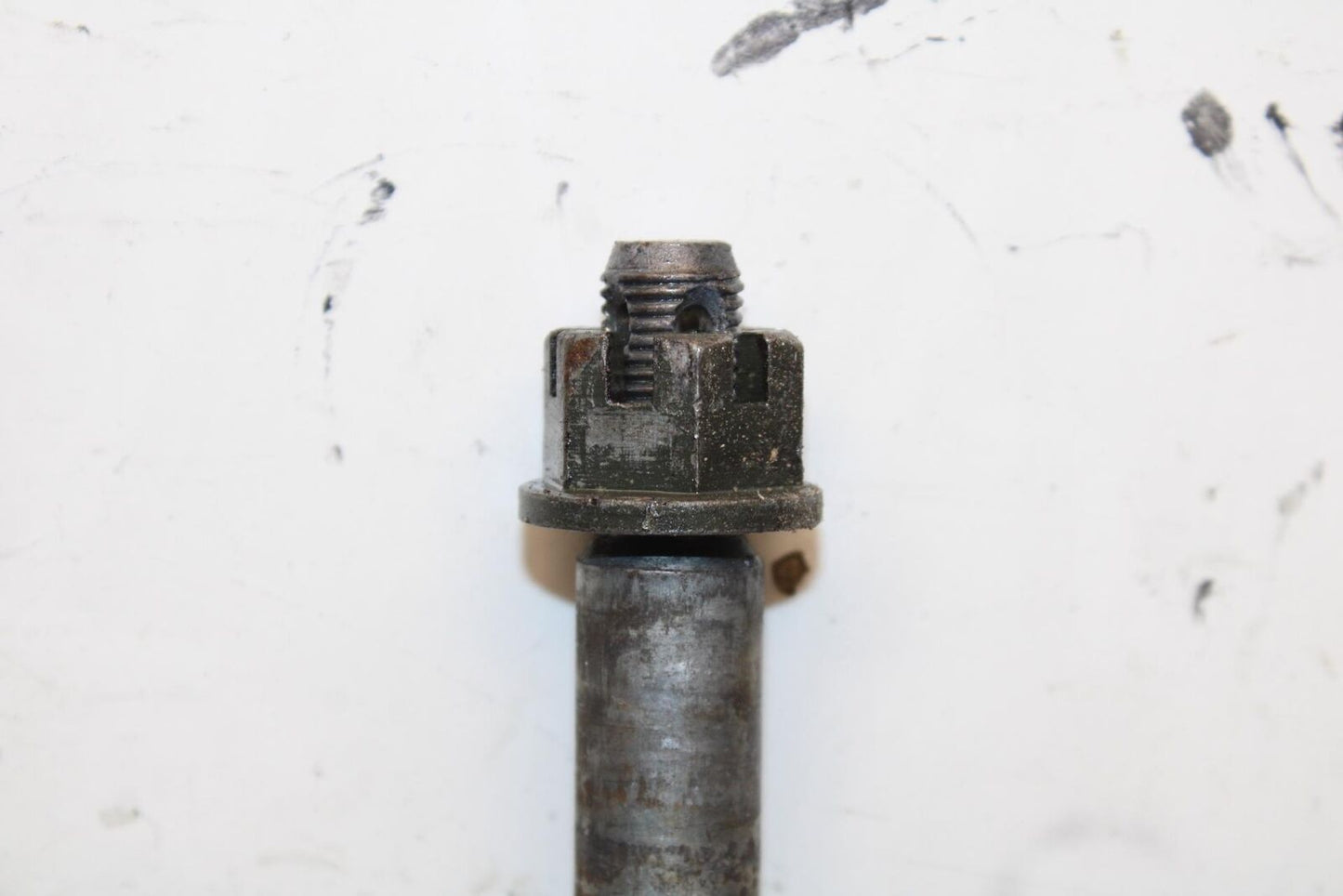 04-09 SUZUKI GS 500 FH GS500F FRONT WHEEL RIM AXLE PIVOT BOLT BB97