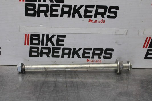 05-09 SUZUKI BOULEVARD C90 REAR AXLE BACK WHEEL RIM PIVOT BOLT AXEL BB918