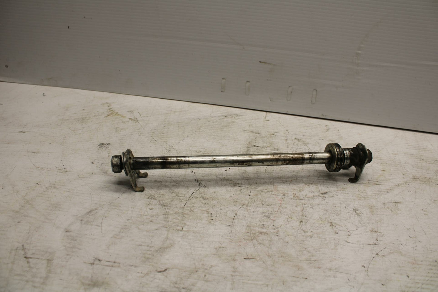 09 YAMAHA FZ6 REAR AXLE BACK WHEEL RIM PIVOT BOLT AXEL BB295