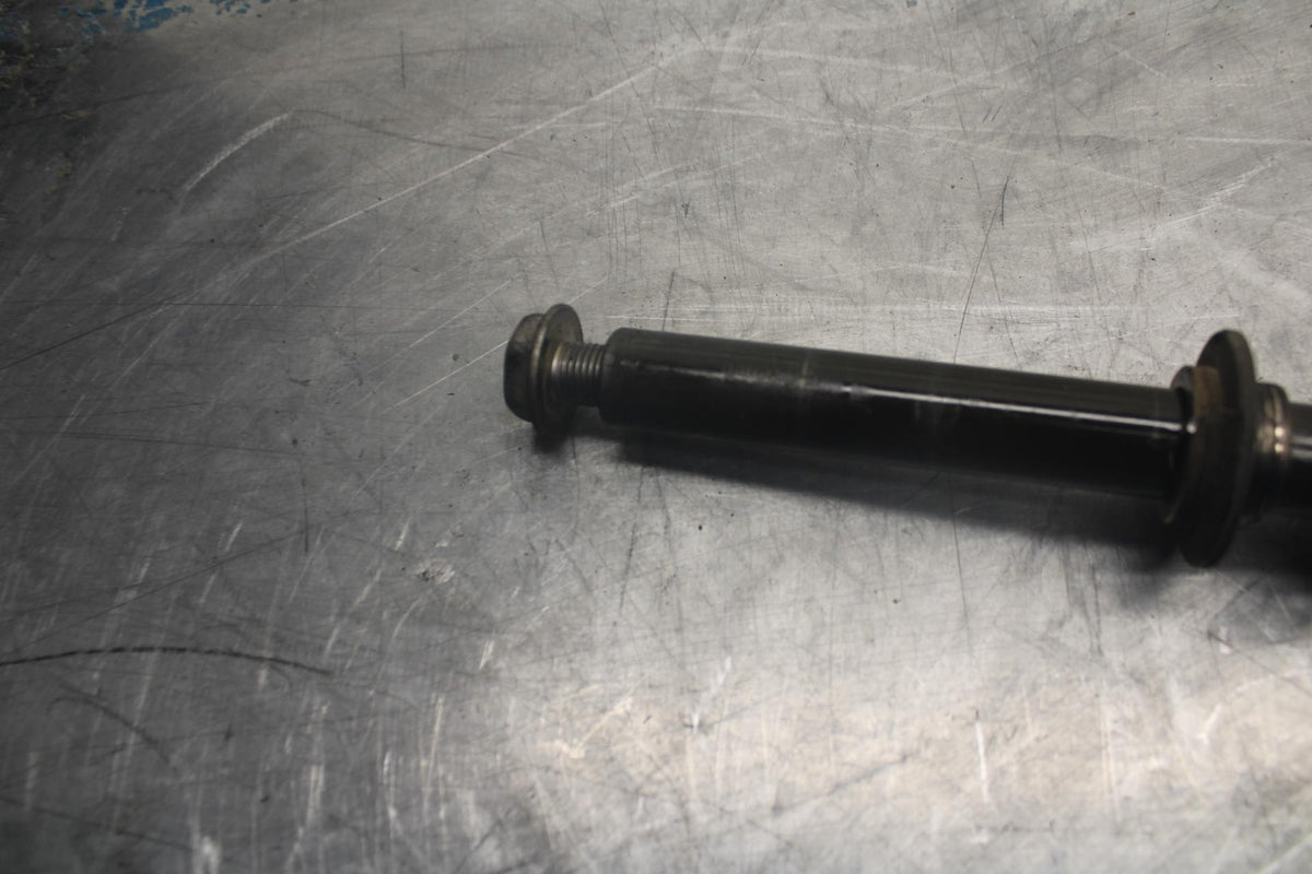 05 YAMAHA YZF R6S FRONT WHEEL RIM AXLE PIVOT BOLT BB462