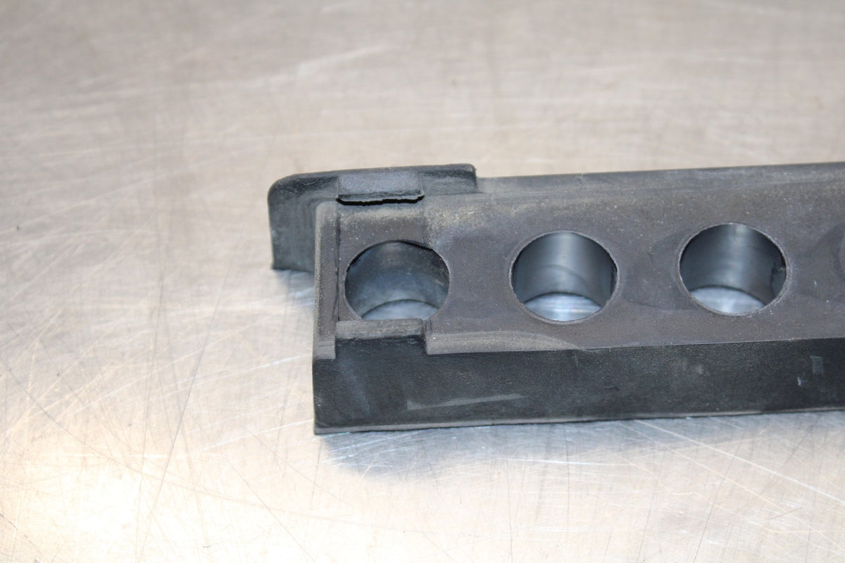 02 KAWASAKI VULCAN 800 VN800B CLASSIC BATTERY HOLD DOWN CLAMP STRAP BB862